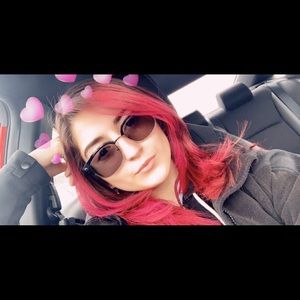 Meet your Posher, Kayla